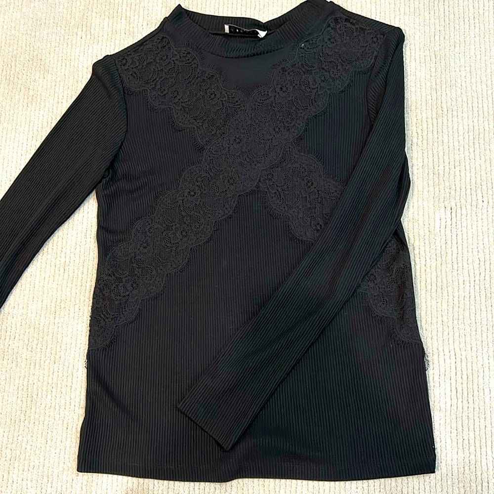Sandro woman’s fitted rib top. Black lace sheer by front neck sz 1